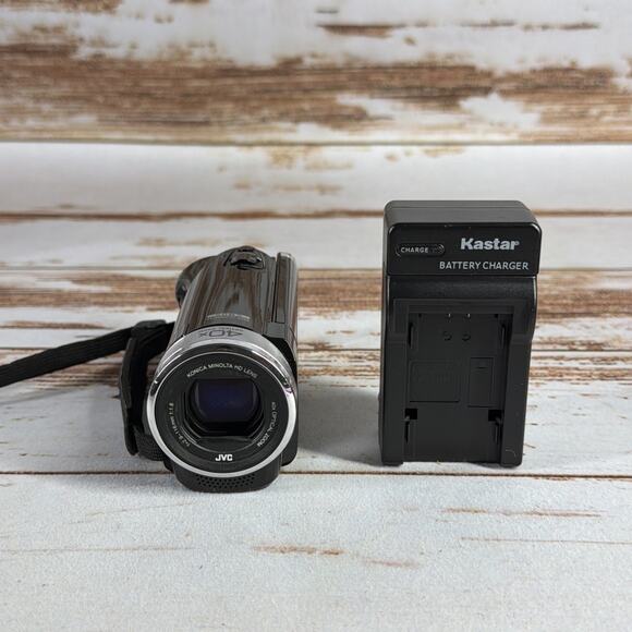 JVC Everio GZ-E200BU Camcorder 60x Zoom 1080p w/ Battery & Charger - Picture 1 of 9